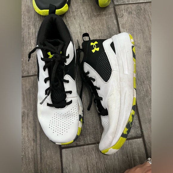 Under Armour big boys size 5y high tops - Picture 1 of 3